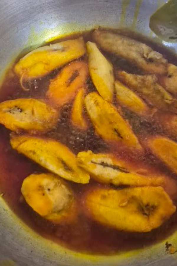 How to Cook Beans With Fried Plantain