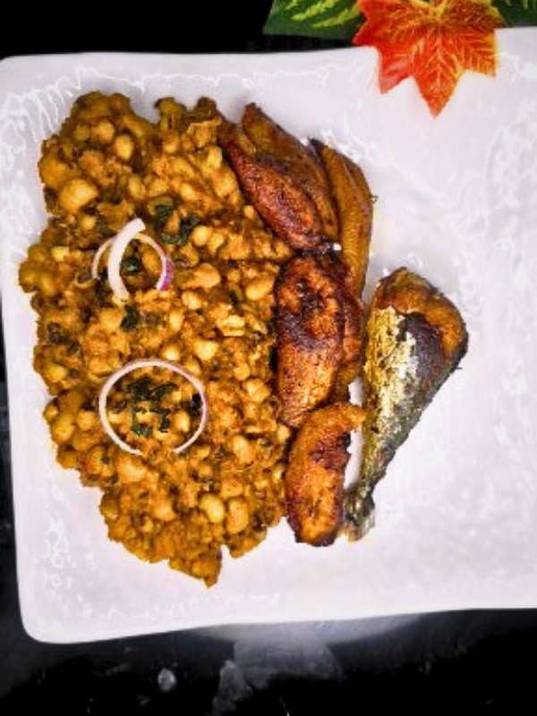 Garnished Beans with Fried Plantain